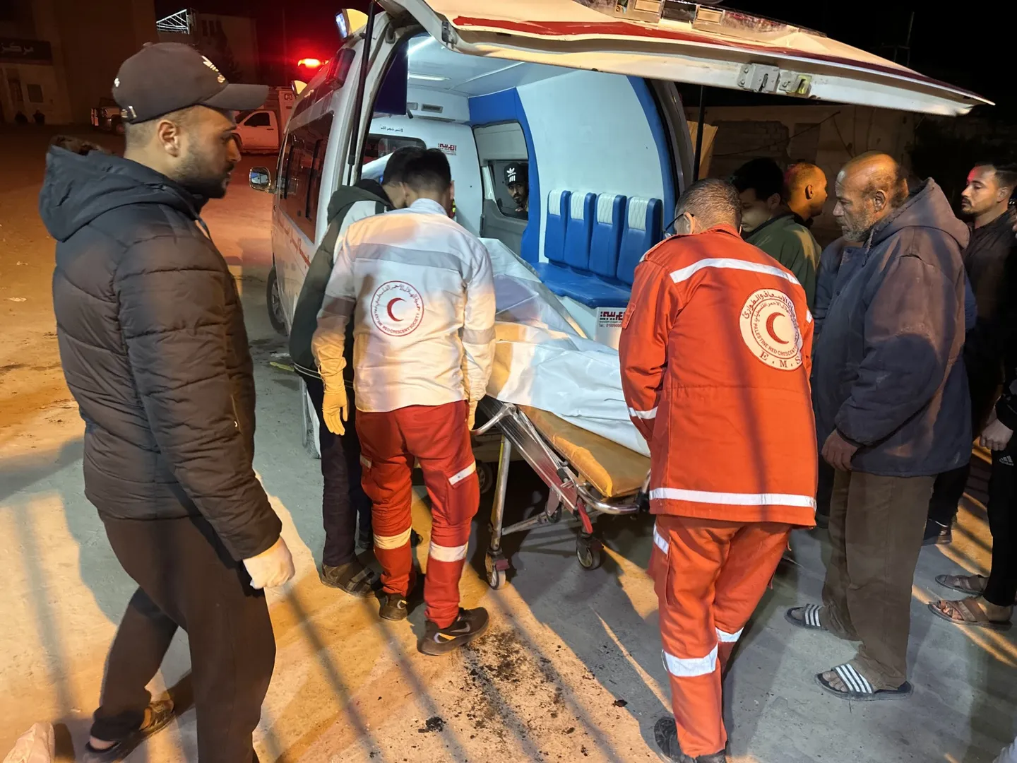 Израел нанася въздушни удари по Газа, убивайки над 322 души след провал на преговорите за примирие